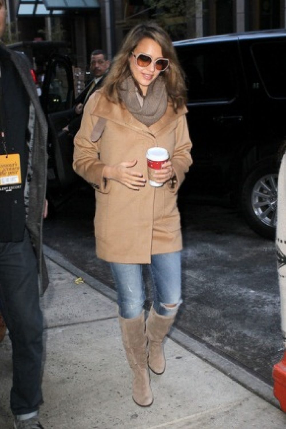 Jessica Alba Hearts Vince Camuto