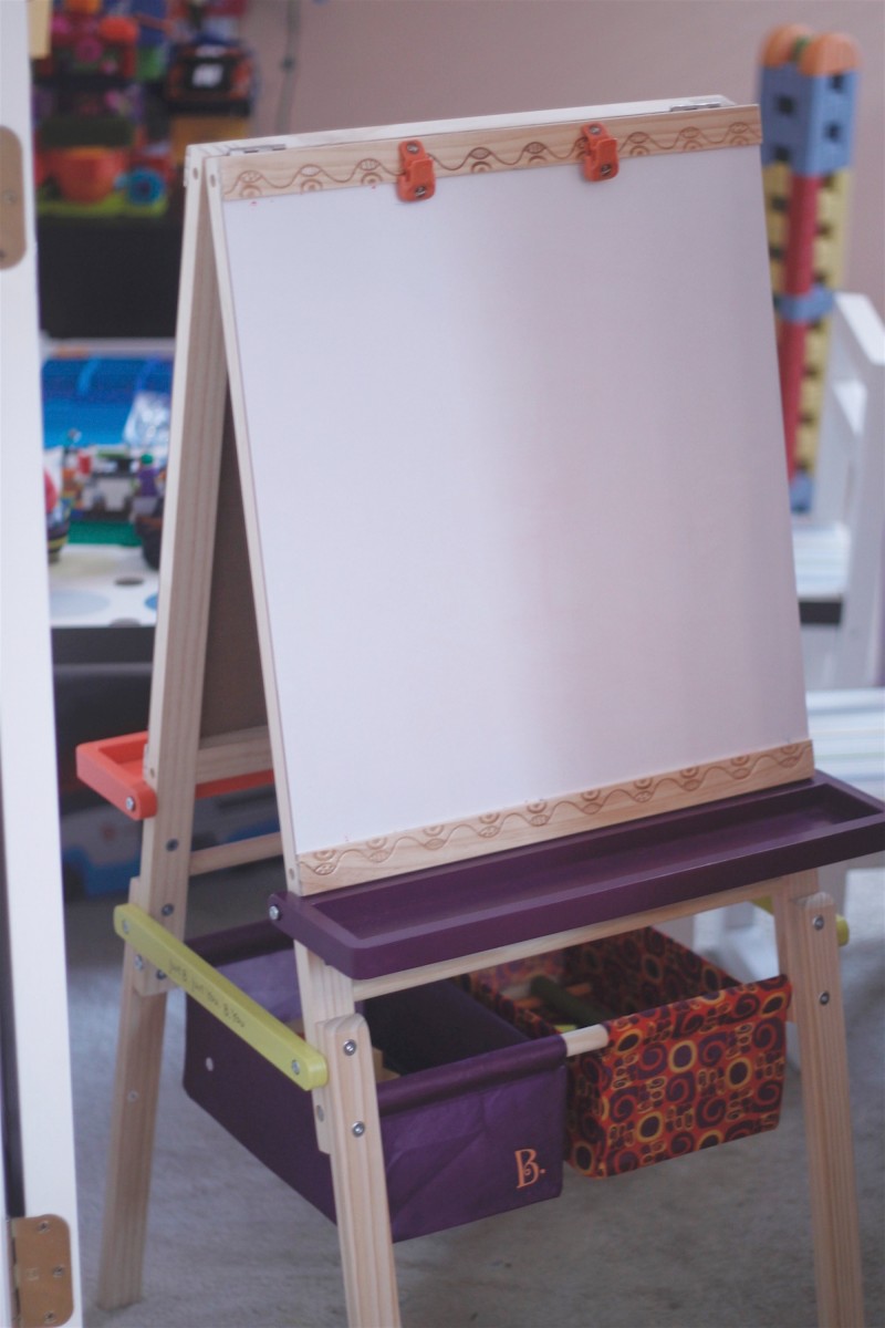 b-toys-easel-does-it-1